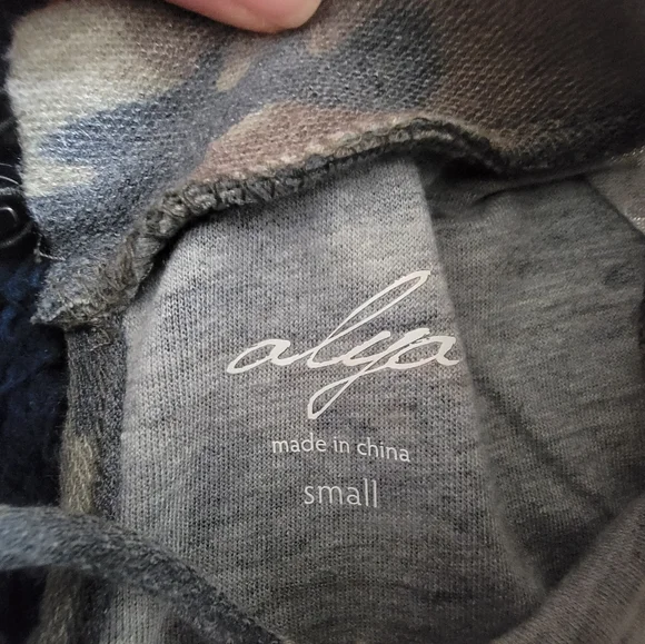 Alya Camo Mock-Neck Dress - Picture 4 of 9